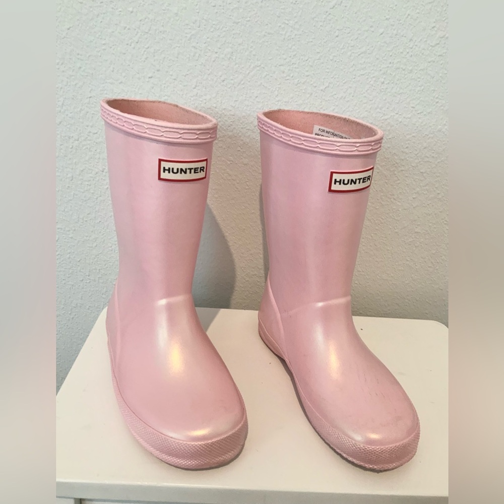 HUNTER pink iridescent rain boots